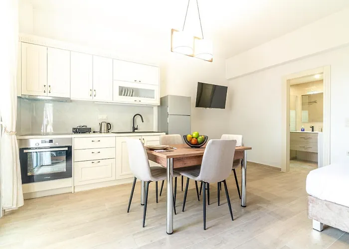 Elegant Suite 2 Near The Beach